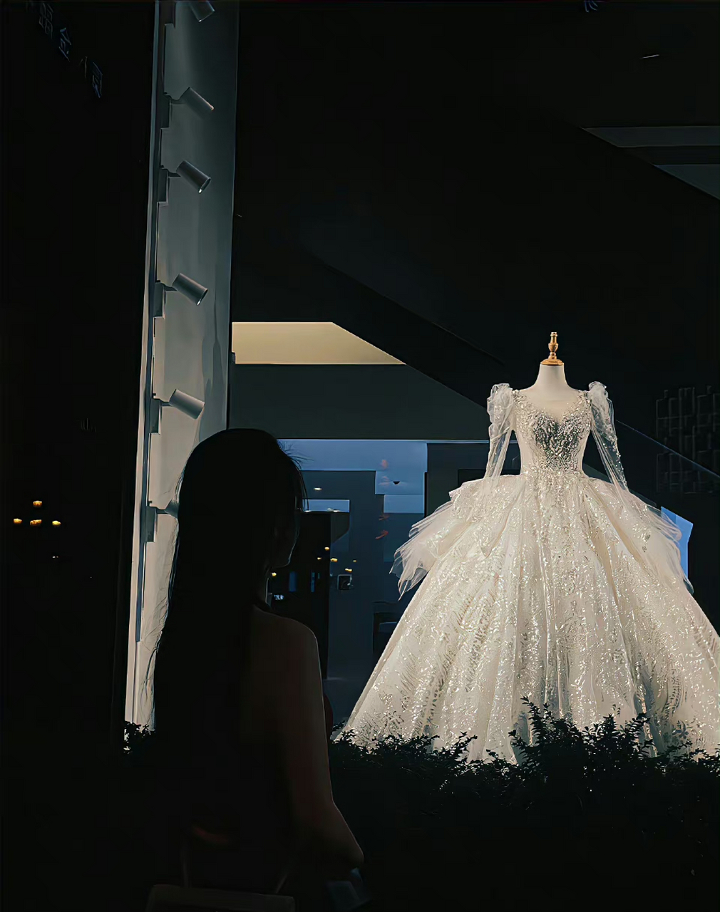 " 难圆的愿,难并的肩 " 婚纱是这个世界哄骗女人结婚最大的诱惑.