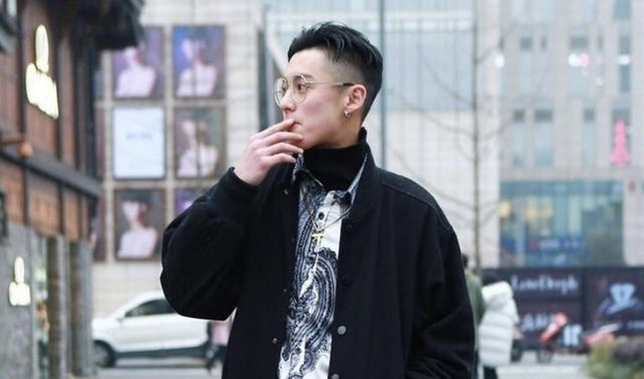 王鹤棣素人时期的街拍照片,帅哥都好会穿搭