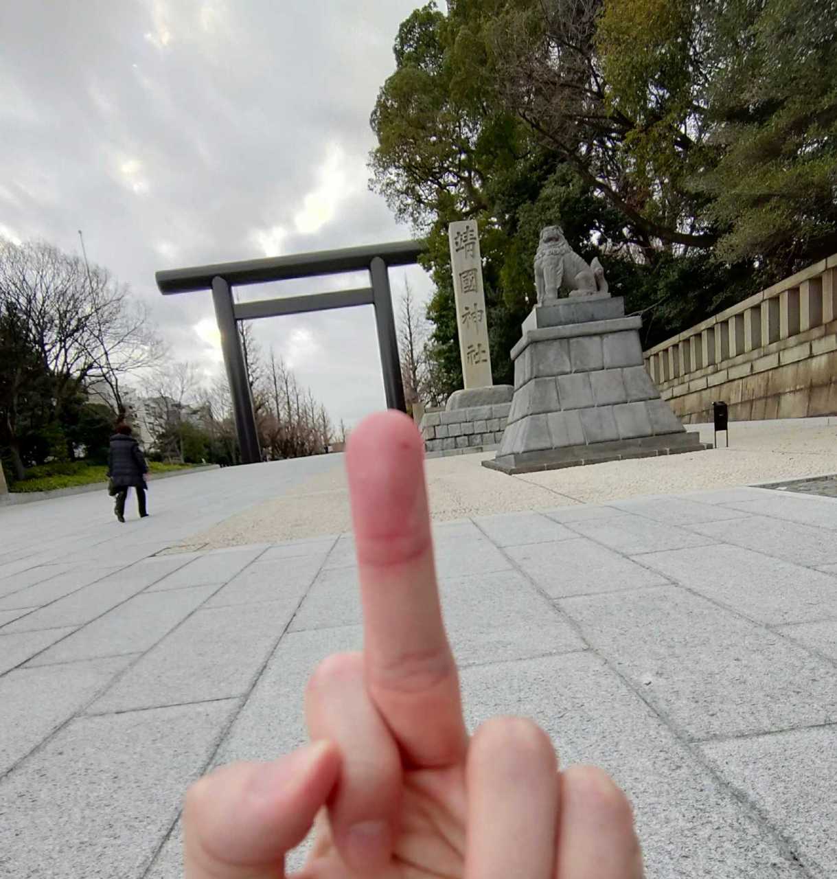 最近,日本高官集体到靖国神社拜鬼的消息,让中国网友再次关注到这个"