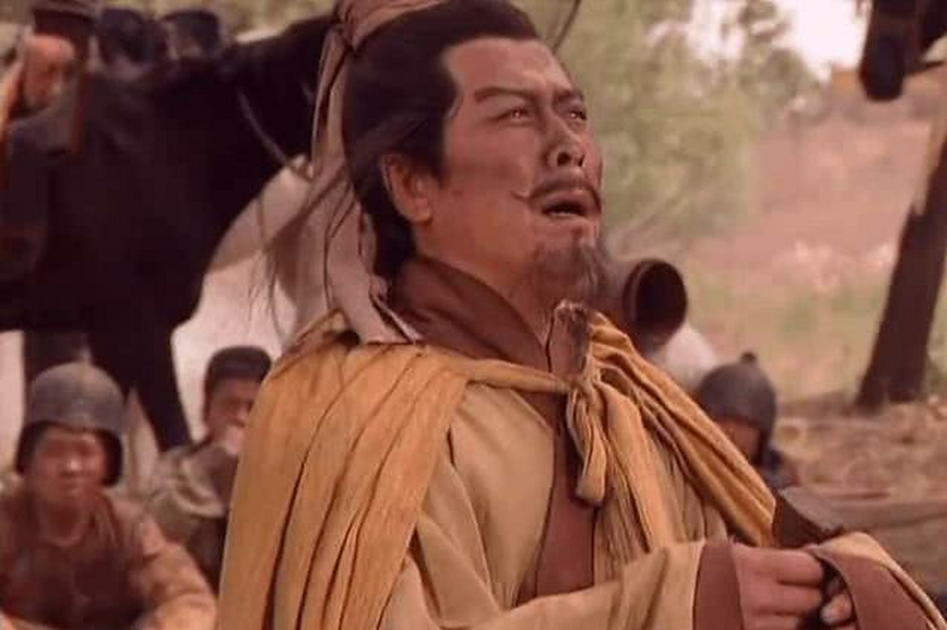 《三国演义》中写关羽"降汉不降曹"的内容怪怪的——只有以前是敌对