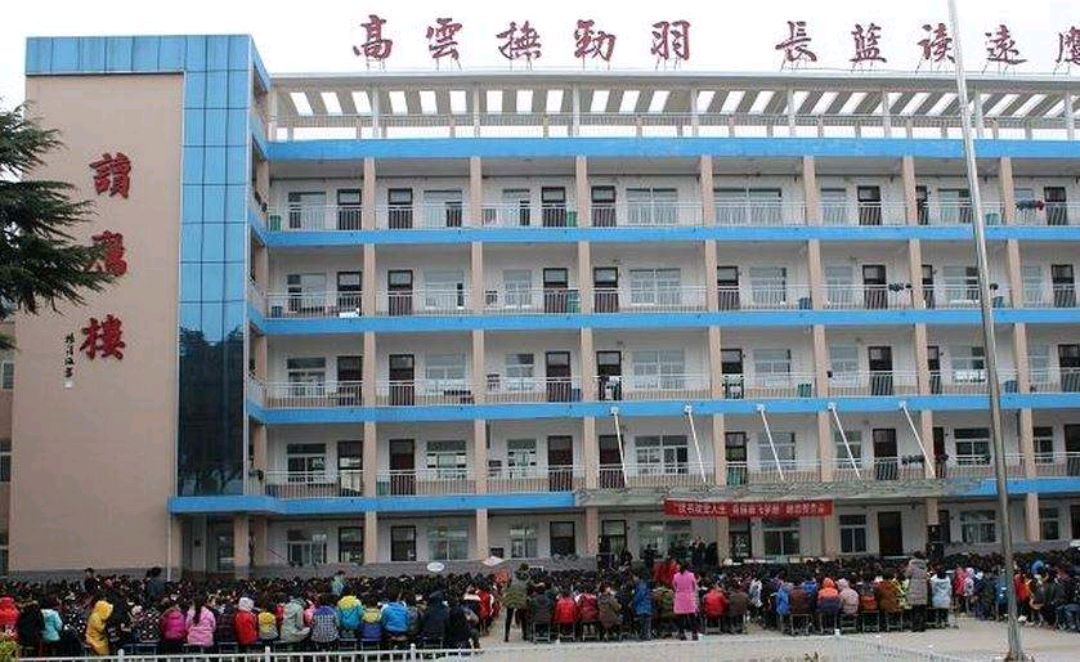 新野县团结中学举行"青蓝工程"启动仪式