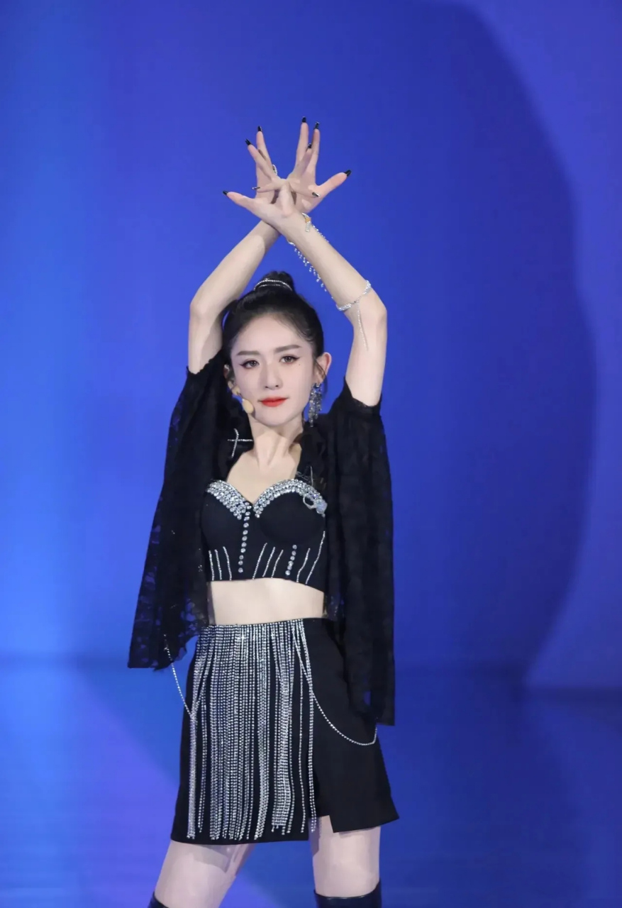 谢娜第二次水中公演炸场来袭! 全新唱跳小能手!