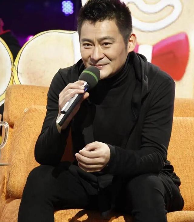 56岁歌手演员景岗山发文爆近照,帅气依旧,有意为儿铺路