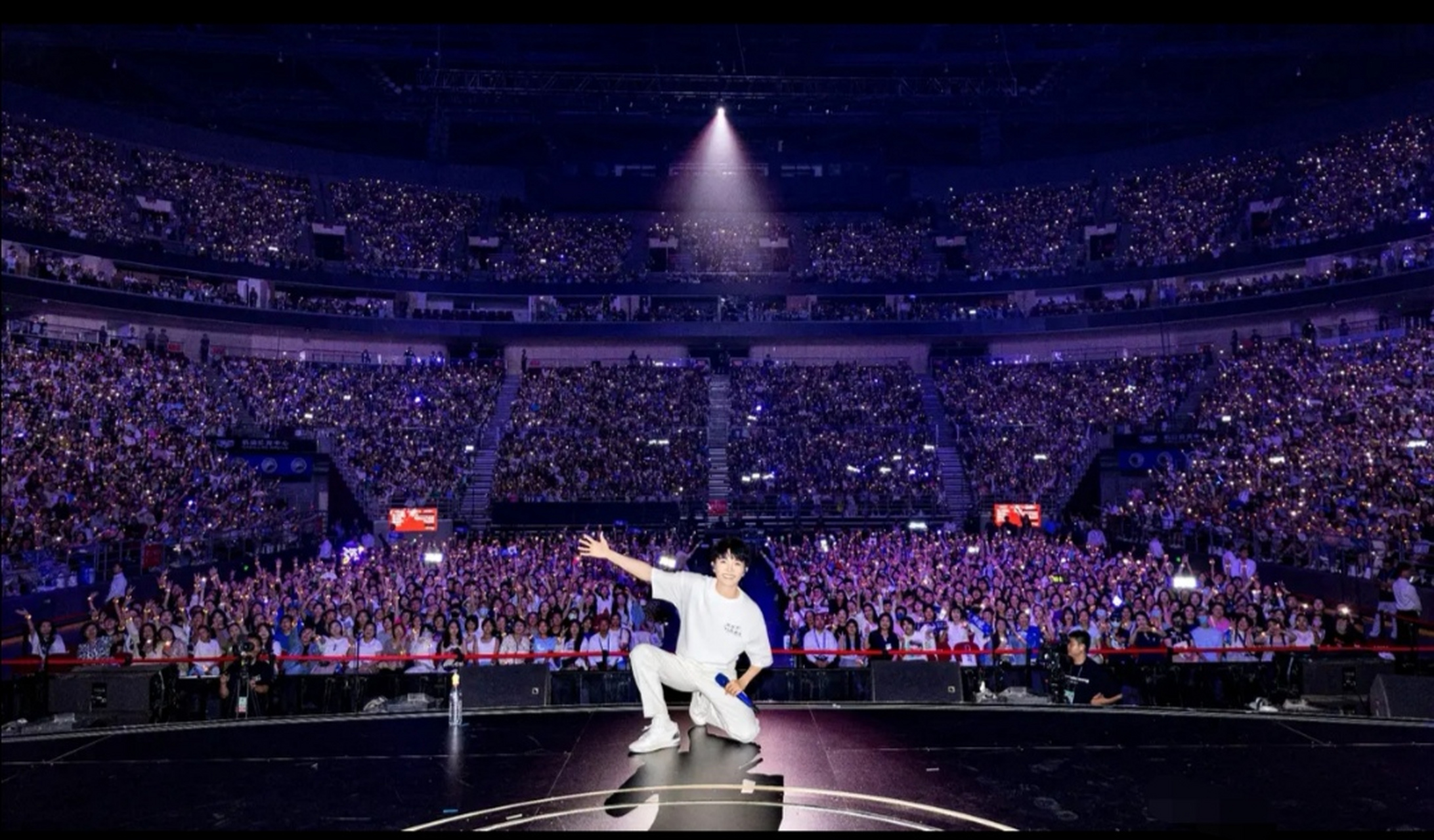 太感动了,深深,这次演唱会虽然去不了,但以后的巡演,我一定会在,我们