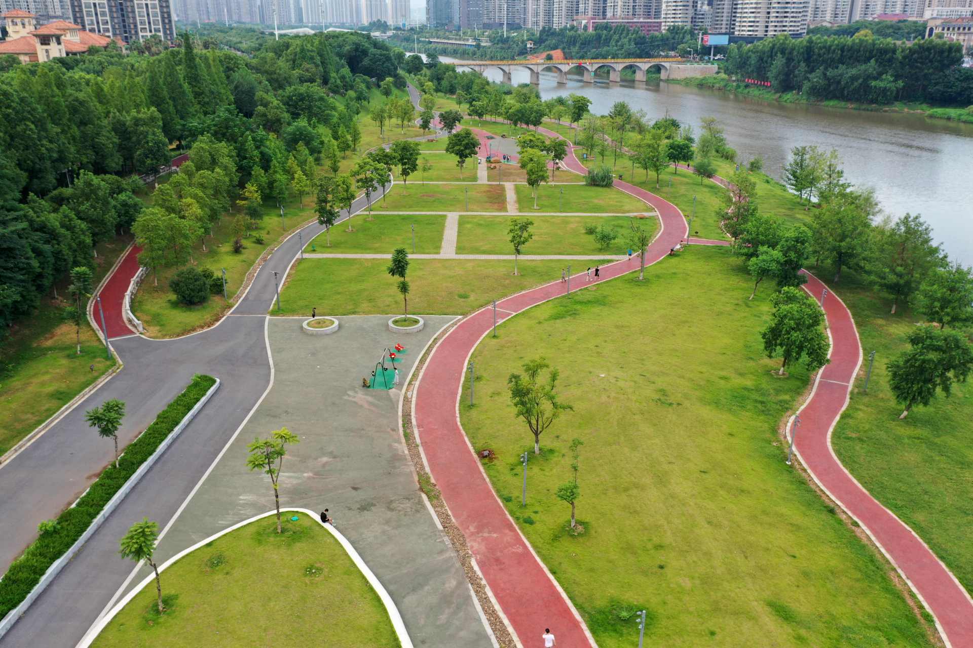 航拍视角下的湖南衡阳蒸水风光带濂溪文化公园段,这样