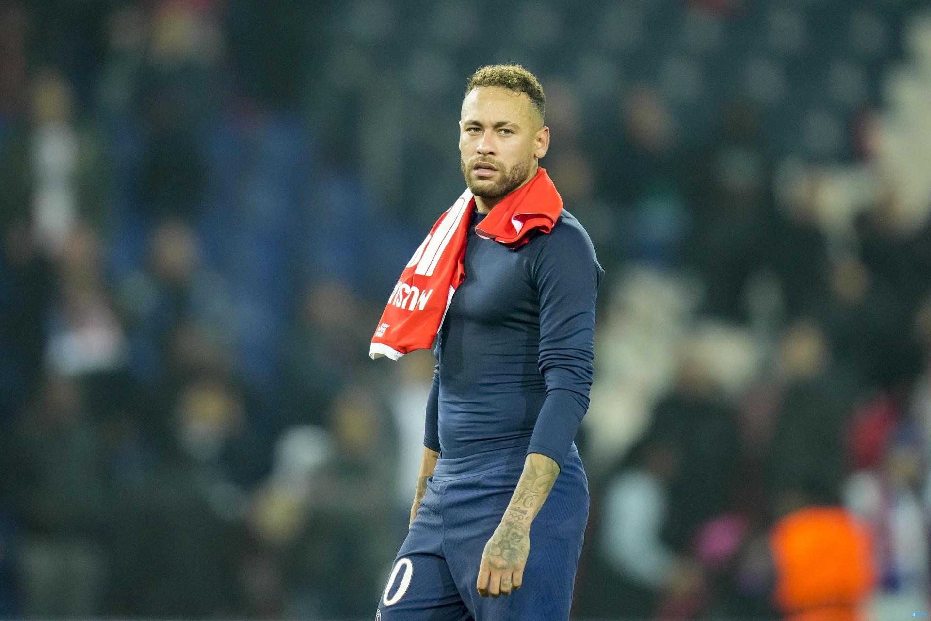 内维尔:纽卡签内马尔的新闻吓死我了,签下他对现在的纽卡无益  加里