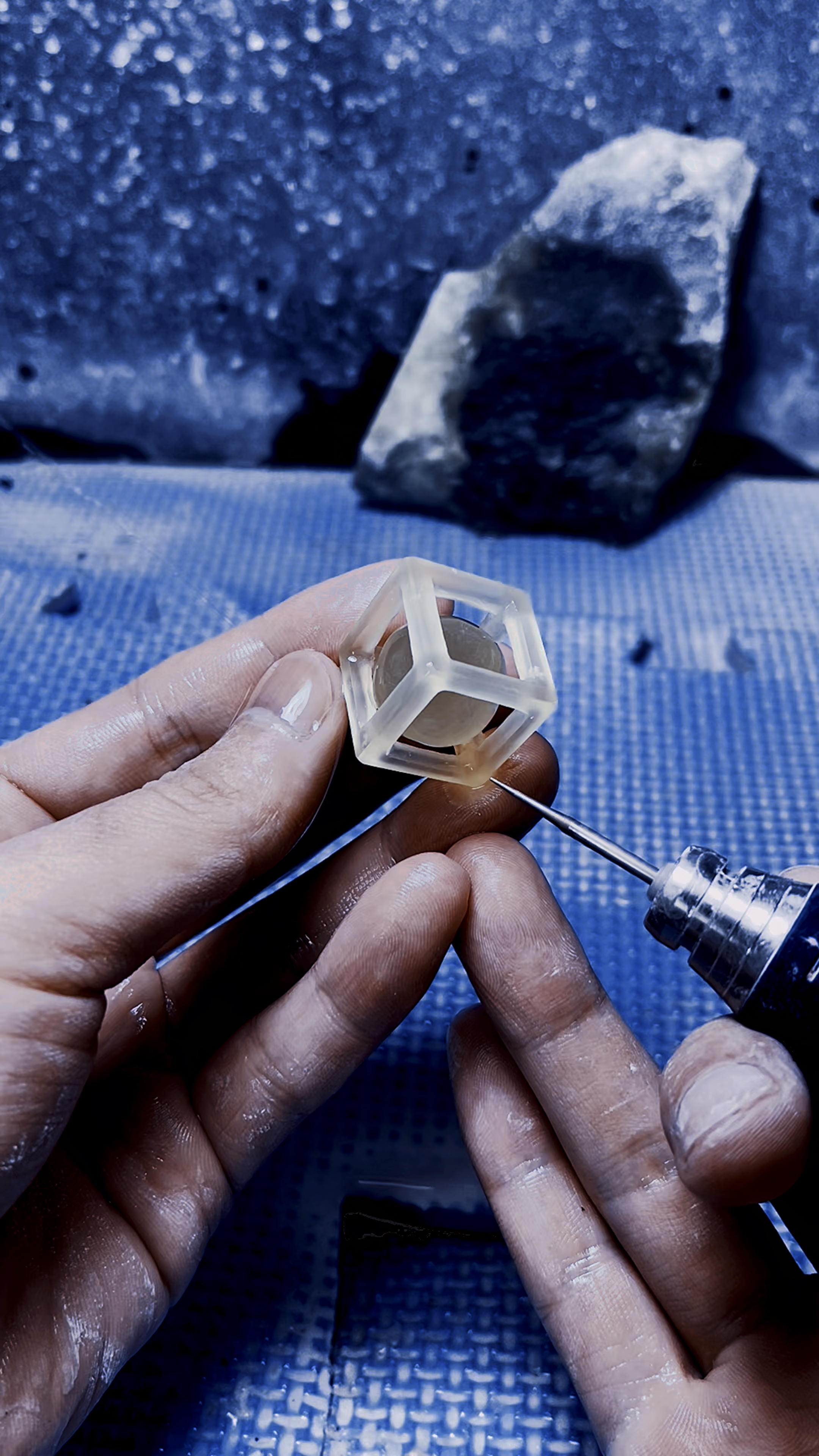 玉雕玲珑球雕刻过程