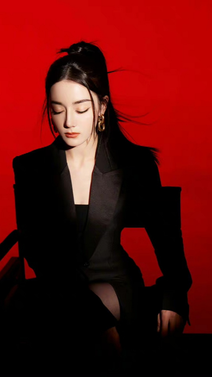 迪丽热巴造型# 迪丽热巴黑西装造型,太酷了