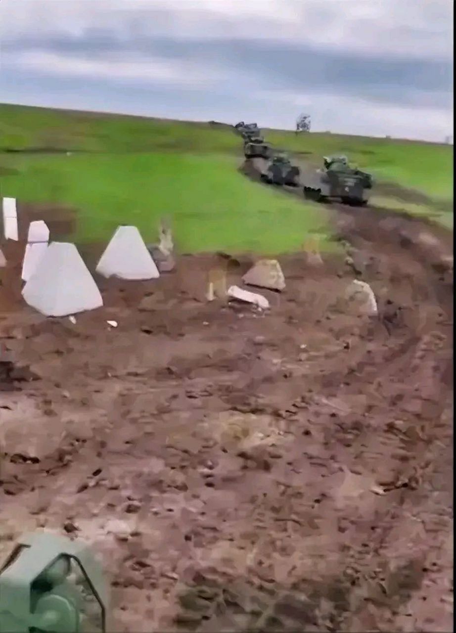 乌克兰装甲部队成功突破大鹅精心打造的第二道防线—龙牙防线