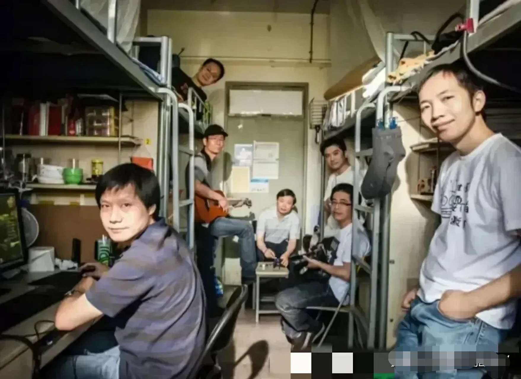 成功自有成功的道理,雷军87年上大学,当别的室友在玩的时候,雷总在学