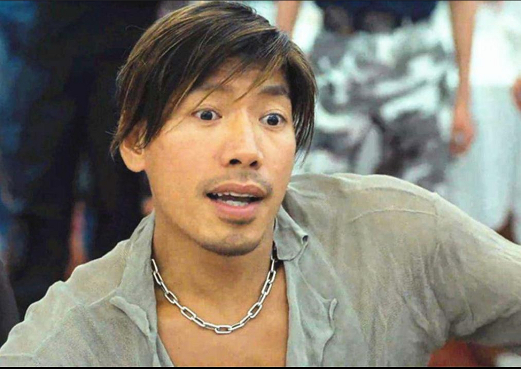 "乌鸦哥"张耀扬与美女富婆私会照曝光,健硕身材博人