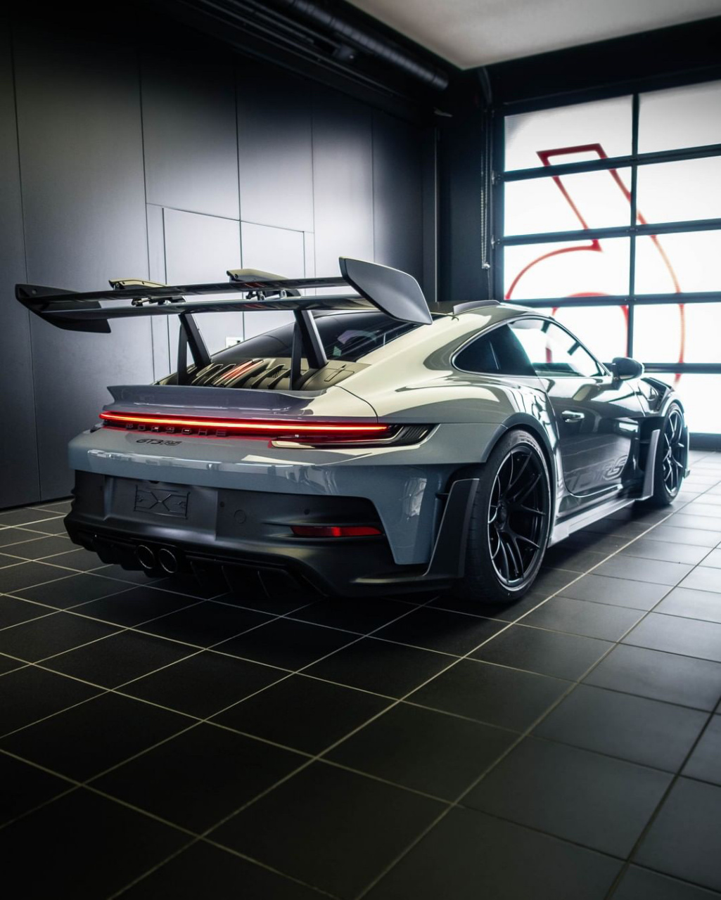 911 gt3 rs型号 原车价格280万  性能方面:保时捷最拿手的4