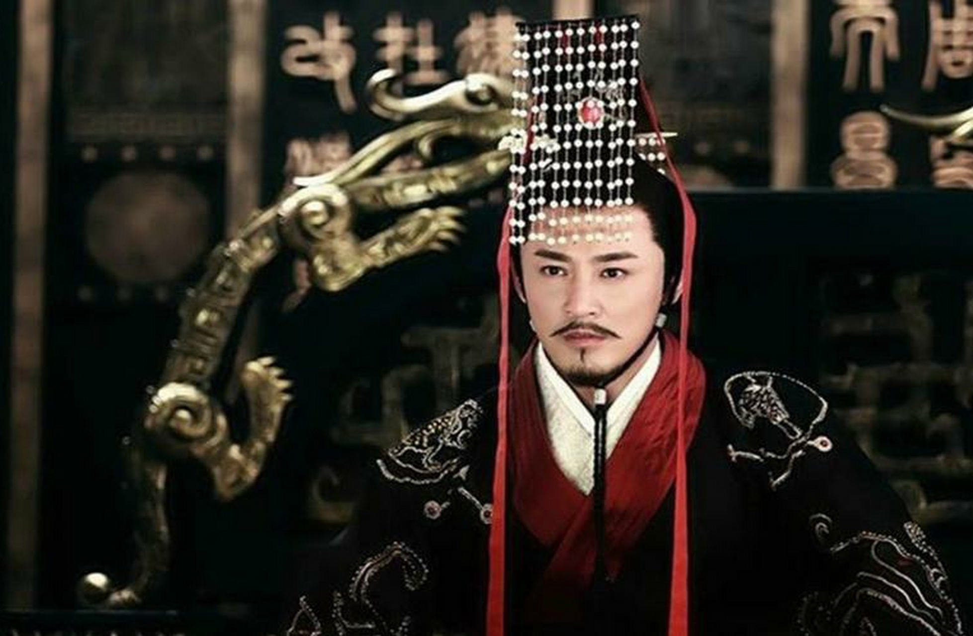 汉灵帝十四岁不到被扶上位,朝堂上连一个自己人都没有.结果呢?