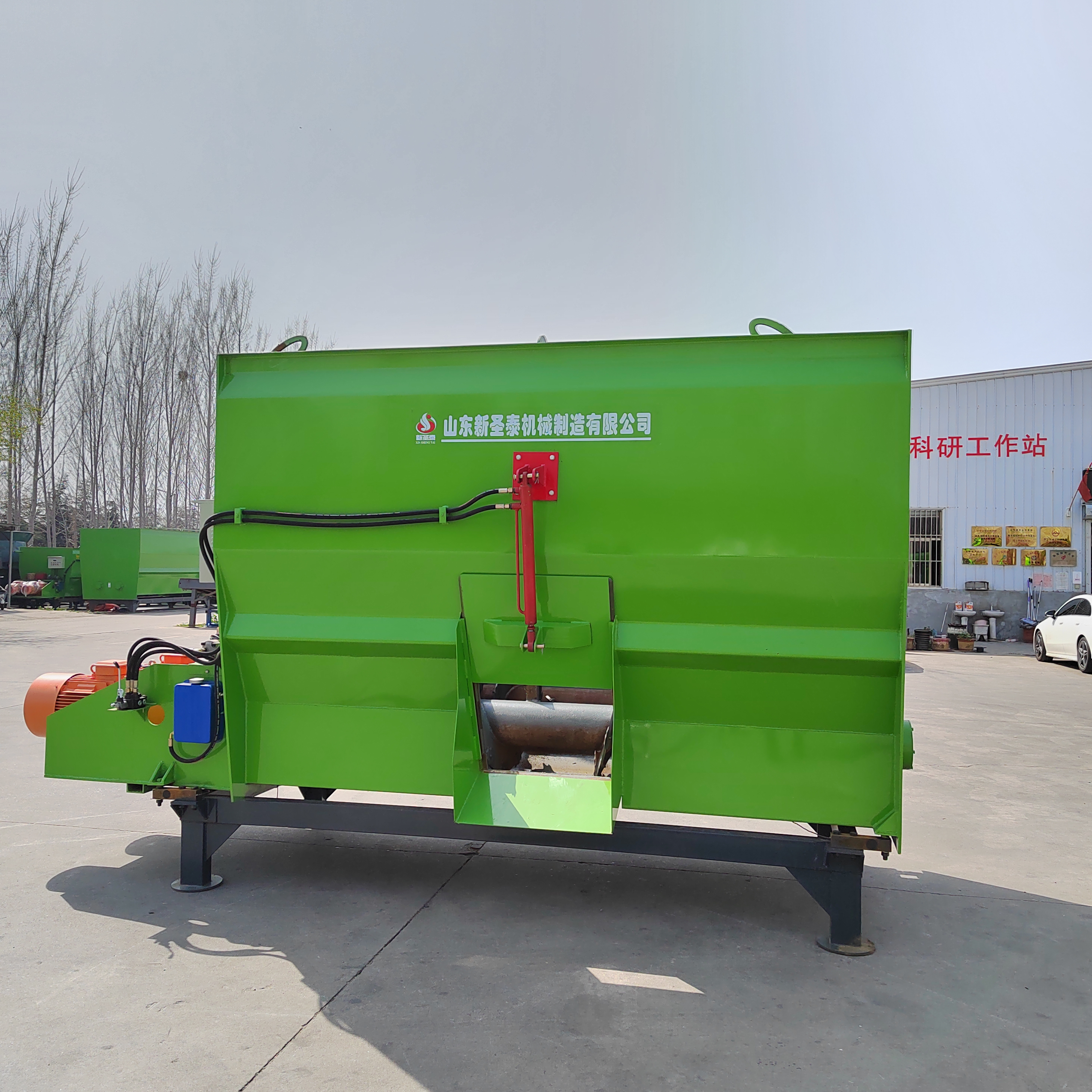 新圣泰厂家直销大型tmr全日粮粉碎搅拌机