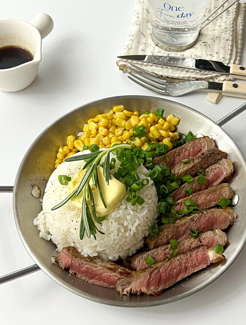 日式洋葱牛排拌饭超级香 西冷牛排 米饭 洋葱 玉米粒 黄油 小葱 1牛排