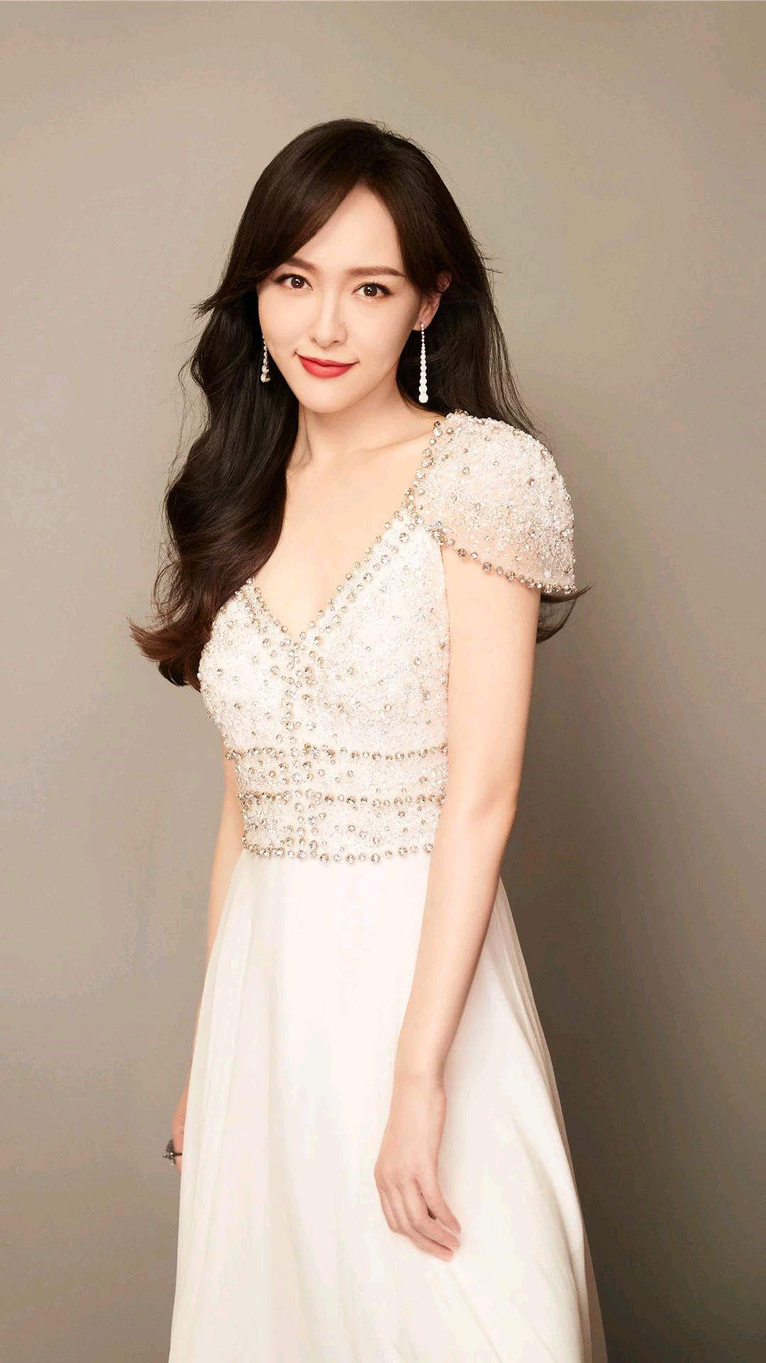 唐嫣精美壁纸:飘逸秀发质感十足,笑容甜美迷人!