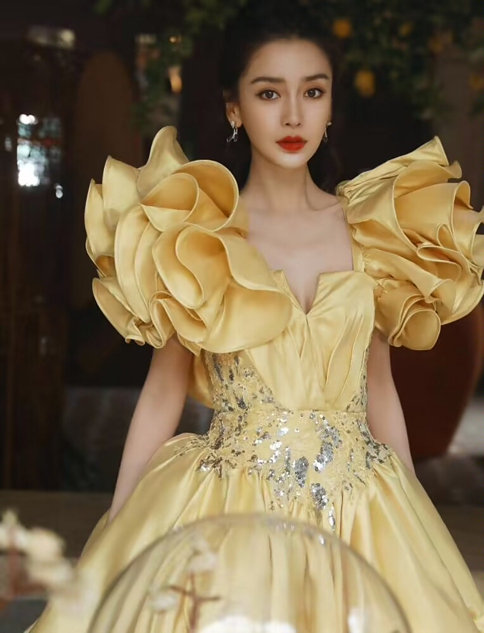 袁冰妍的两部待播剧压根抬不上来. 2.