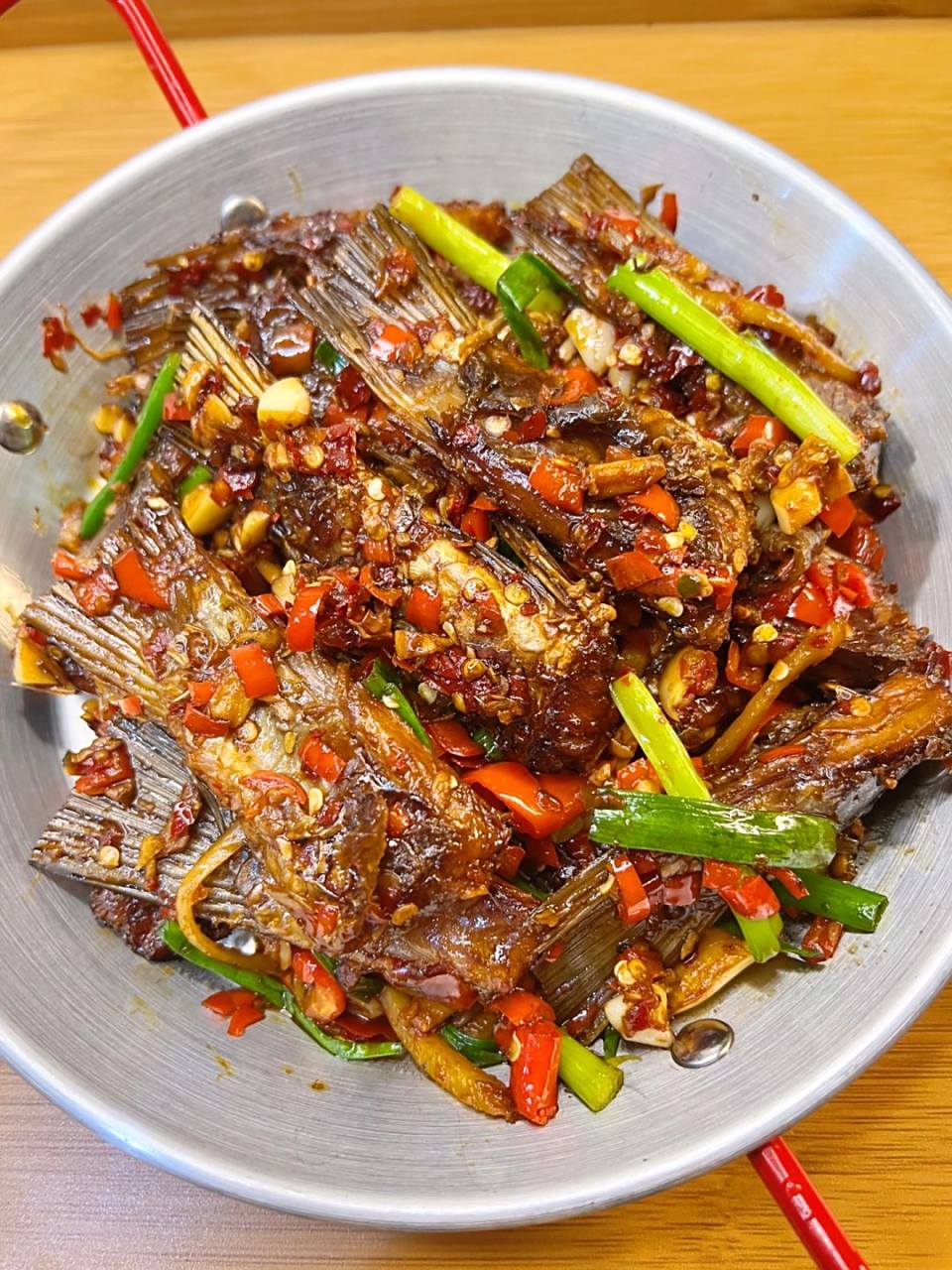 香辣鱼尾,满满的家乡味道,吃了两大碗米饭.