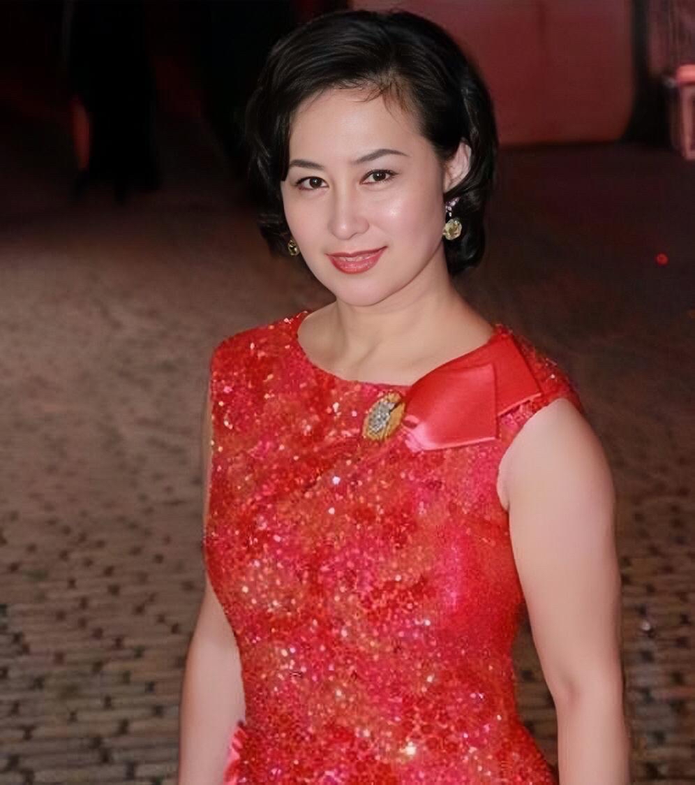 晶姐照顾何超琼几十年,她老去之后要辞职,何超琼做法令人想不到