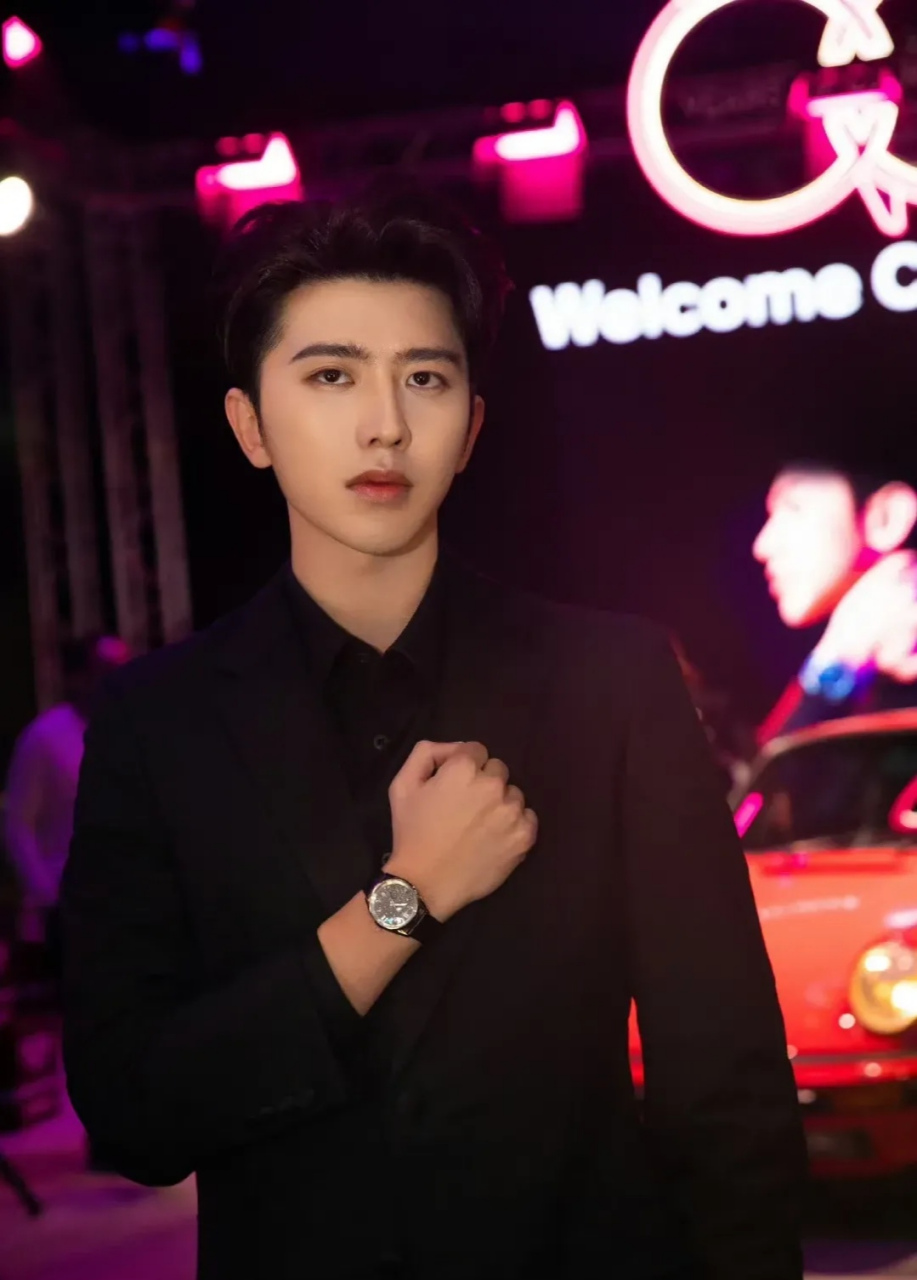 内娱男人们的德信:(看脸型就知道很渣) 吴亦凡性侵未成年14岁,禽兽不