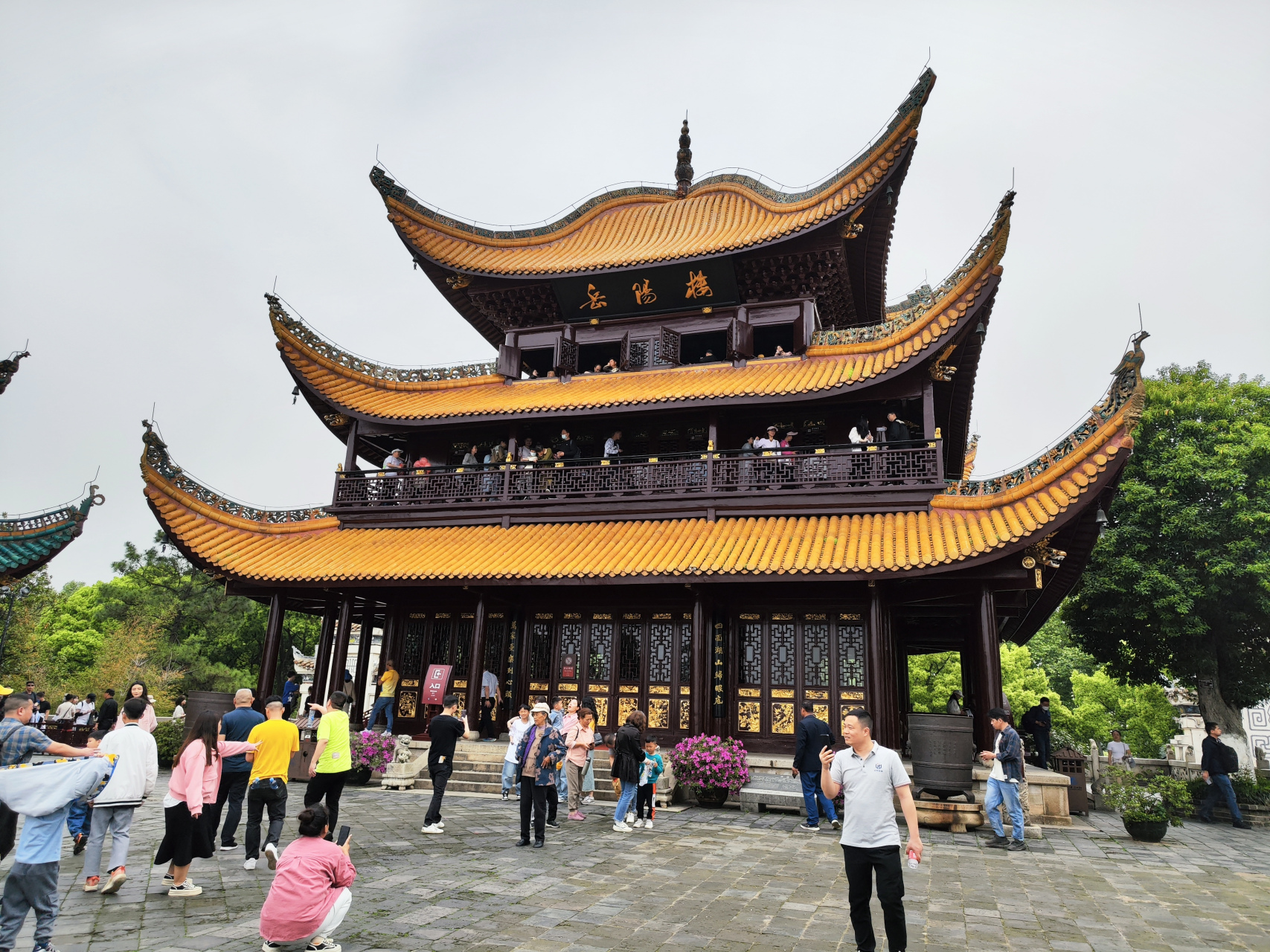 岳阳楼是中国著名的历史文化名胜,位于湖南省岳阳市岳阳楼区岳阳楼