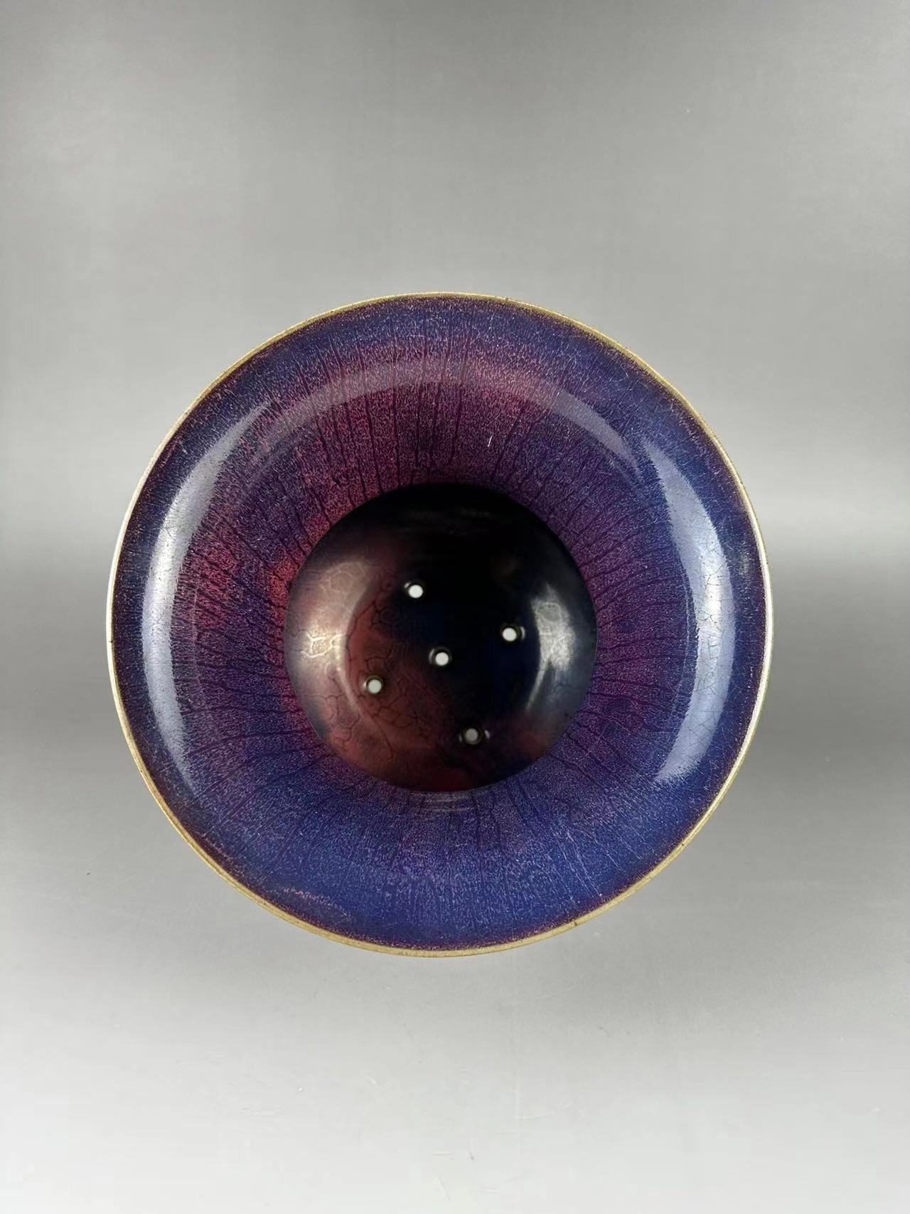 宋钧窑玫瑰紫釉渣斗式花盆