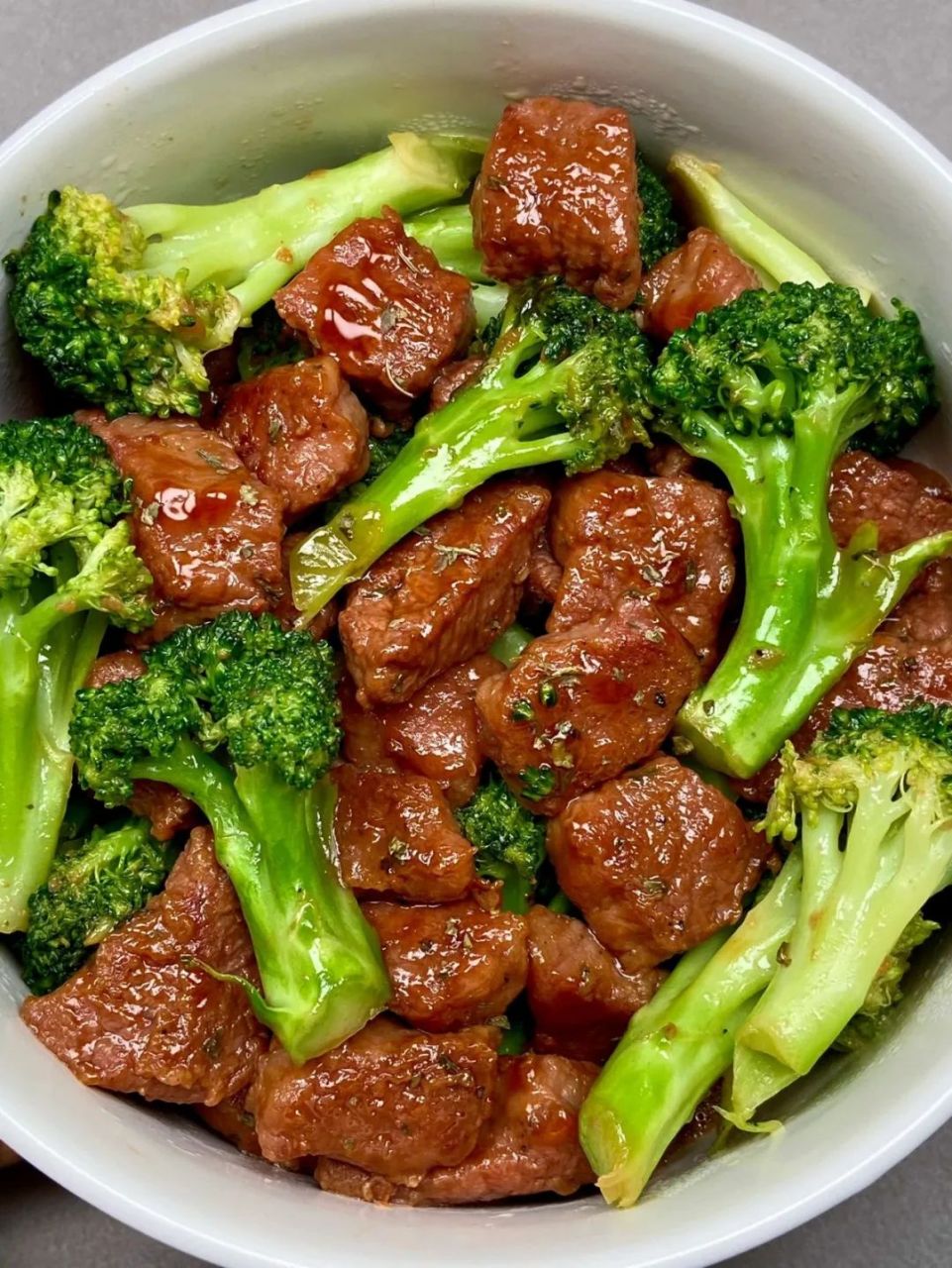 太爱这个西兰花炒牛肉啦,可别说,一出锅就炫到我了,牛肉这样做鲜嫩