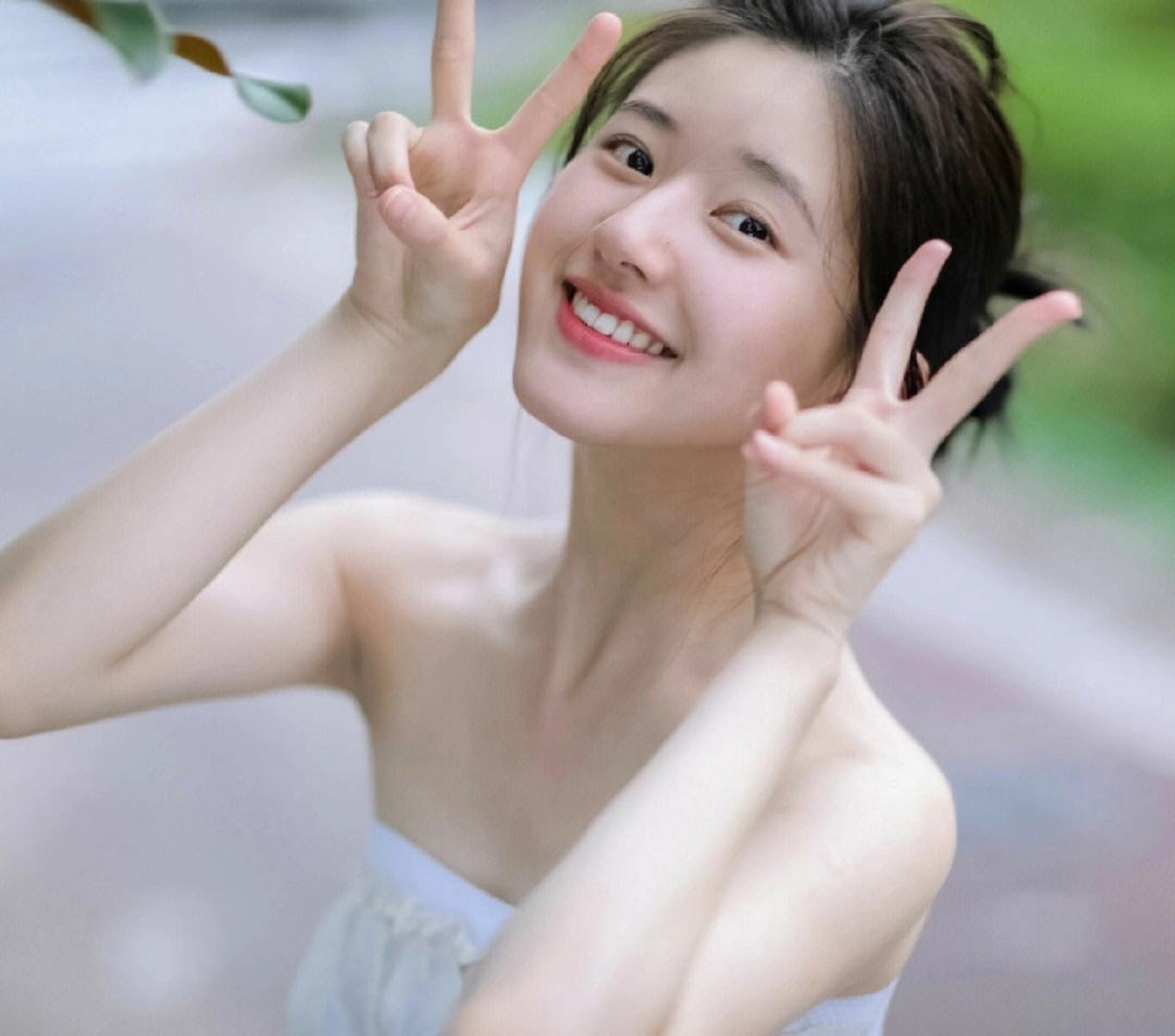 赵露思,中国内地女演员 民族:汉族 国籍:中国 出生地:四川省成都市