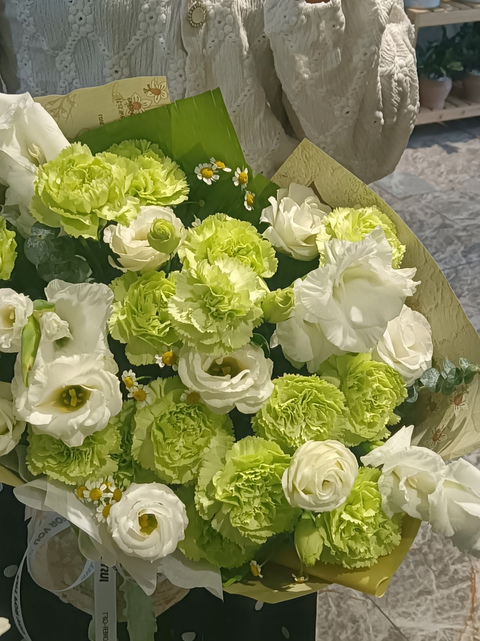 清新的白绿色系花束 康乃馨也可以很美