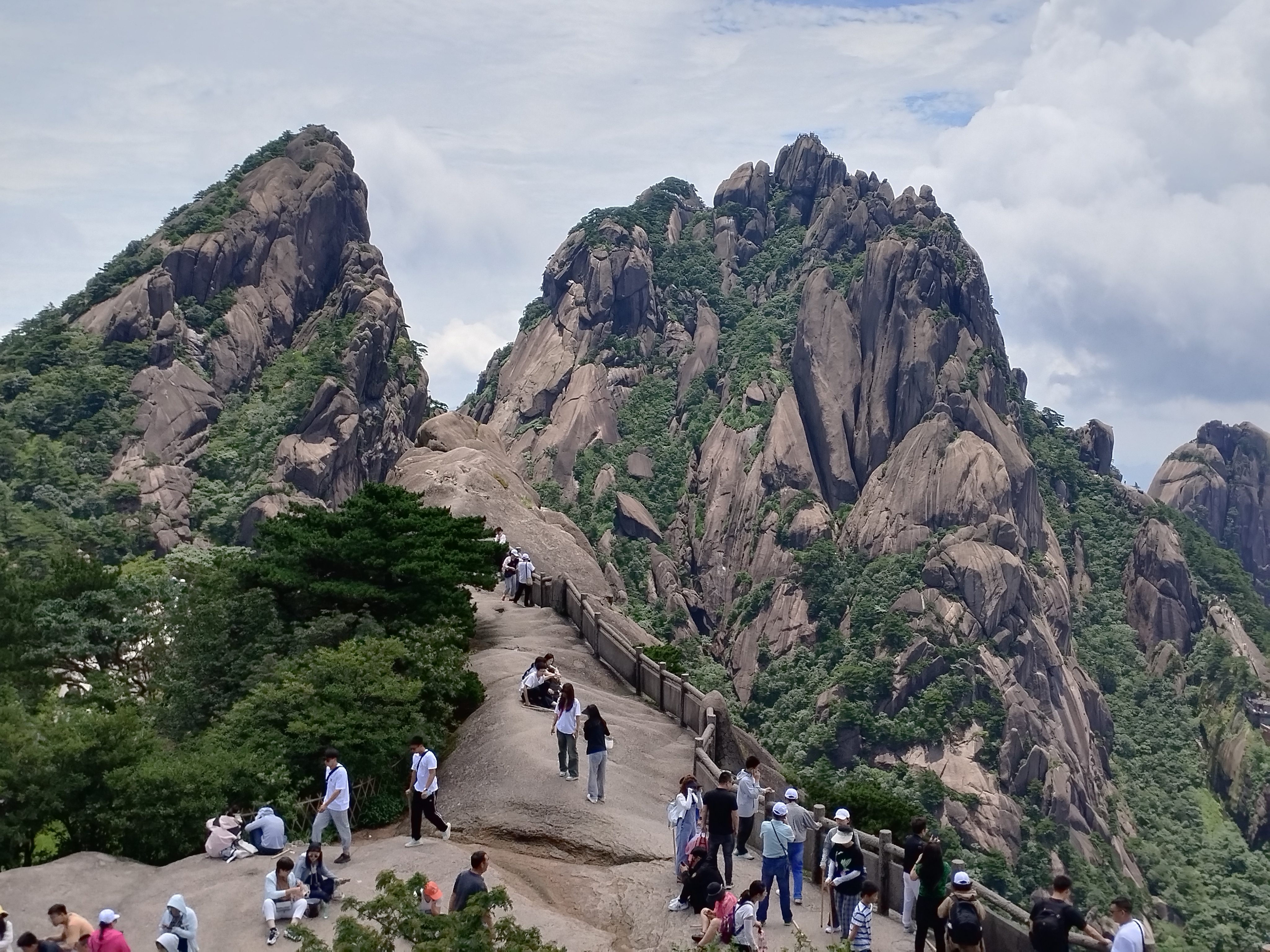 黄山一日游详细攻略之五:翻越光明顶