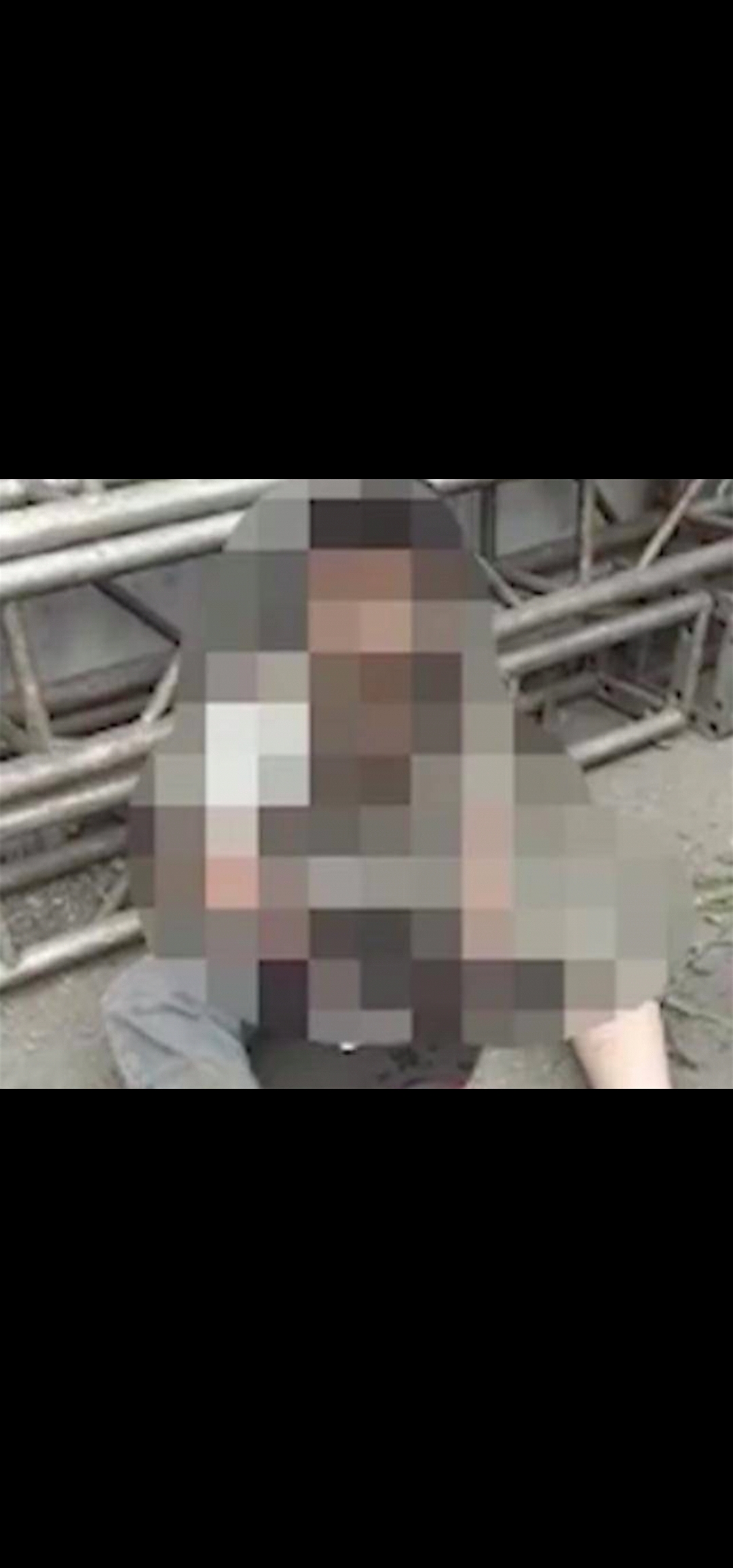 我们不禁要思考,是人性的黑暗还是社会的险恶导致了这样的事件?