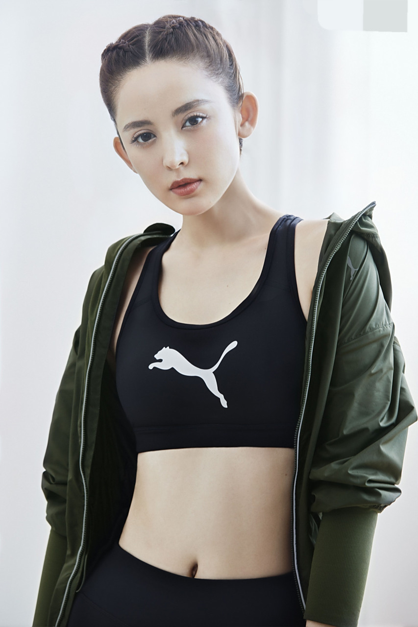 古力娜扎运动衣紧身裤秀美腿,长腿笔直修长#明星生图大赏