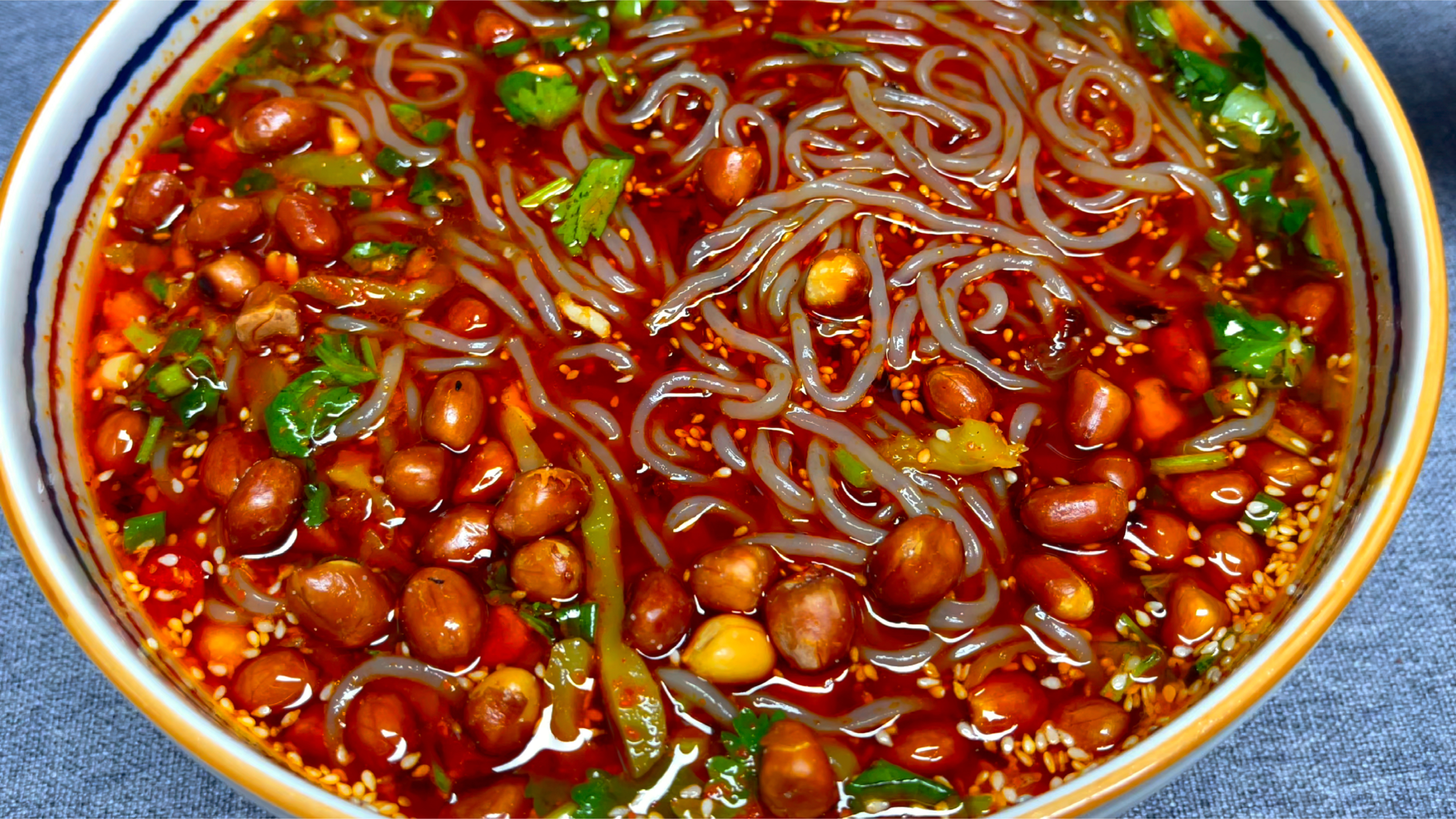 酸辣粉好吃有诀窍，很多人第1步就错，大厨教你一招，学会可开店