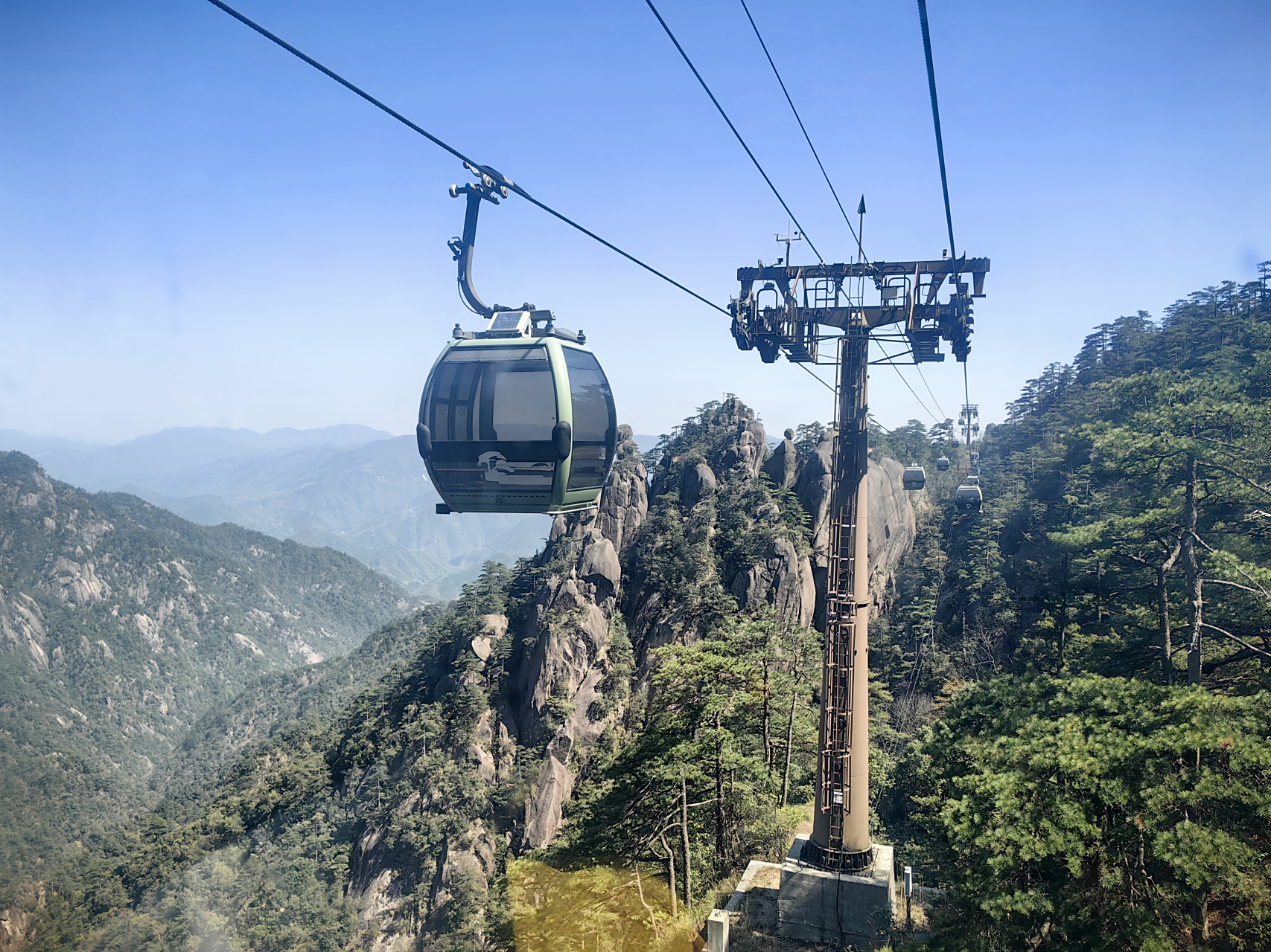 真没想到会那么轻松轻快地爬完黄山,除了第一高峰莲花峰,其他该去的