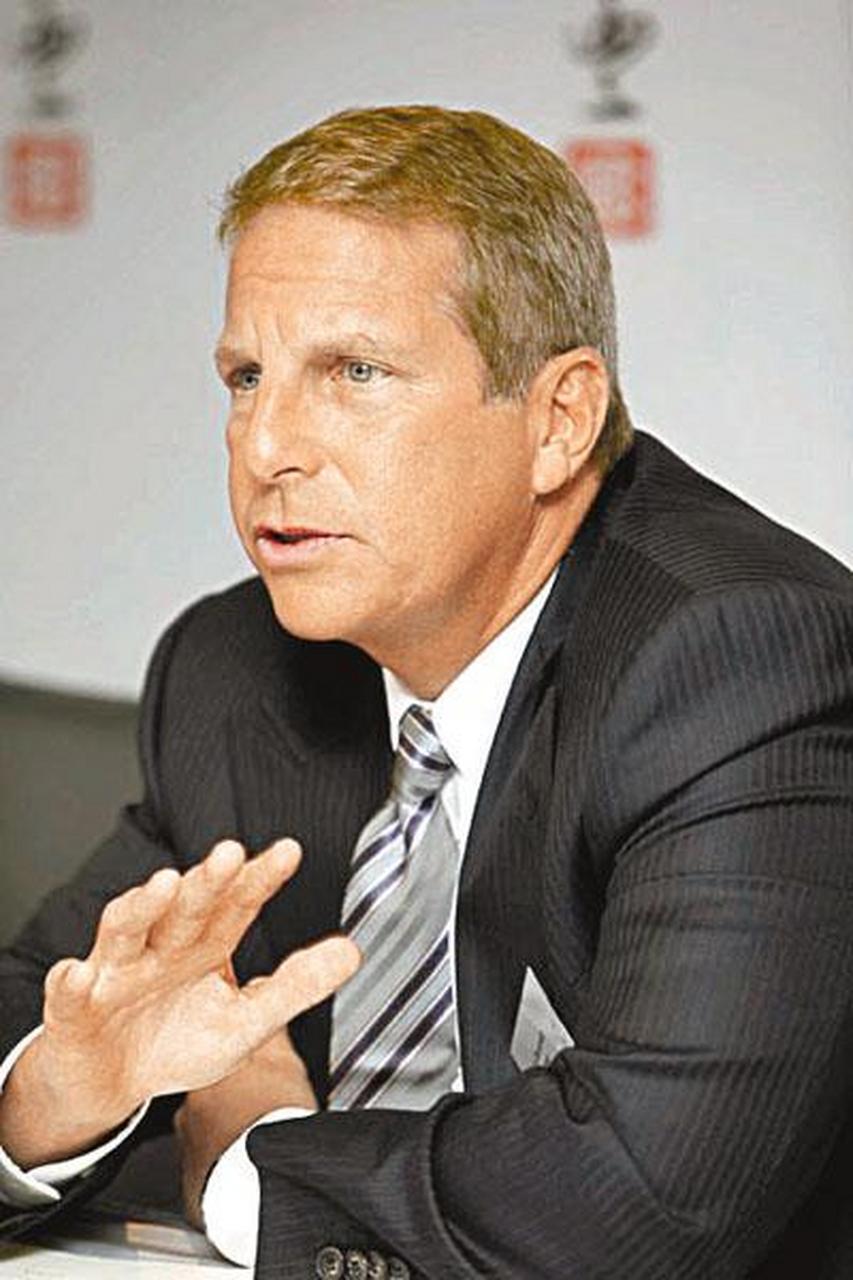 李玟老公是加拿大人乐裕民,他曾经是一位网球教练,他能成功进入上流