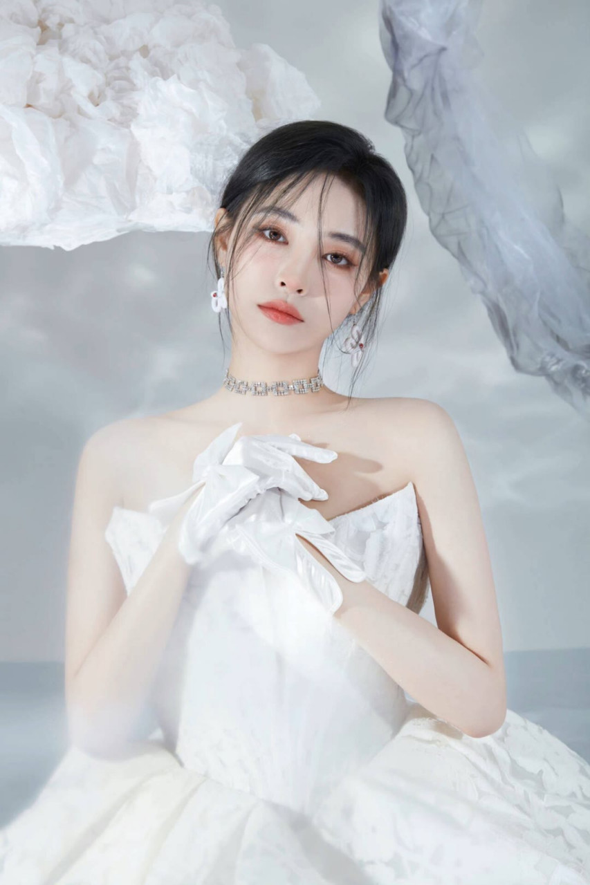 许佳琪的长相比较偏韩系,又出身于日本第一国民女团a