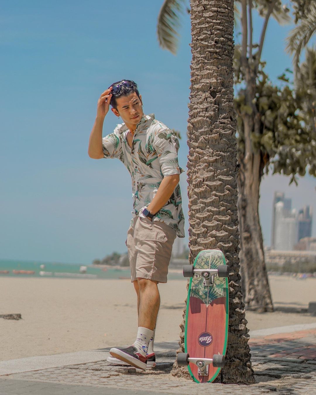 拥有小麦色肤色的肌肉男,胸肌和腹肌很撩人,你心动了吗?