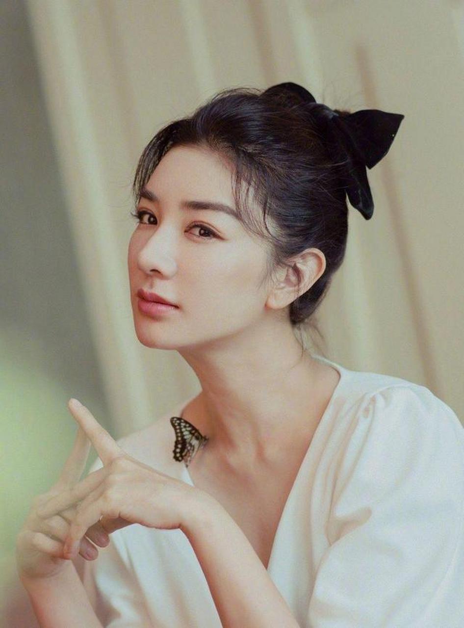 明星壁纸分享—黄奕