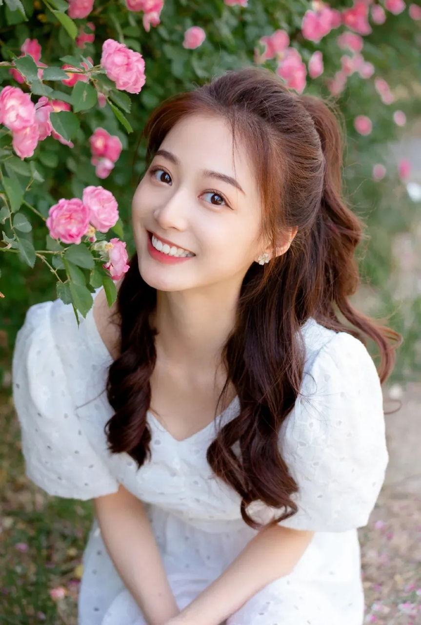 优质作者榜# 美女主持人冯琳,长相甜美,唇红齿白,眼神清澈,人比花 ..