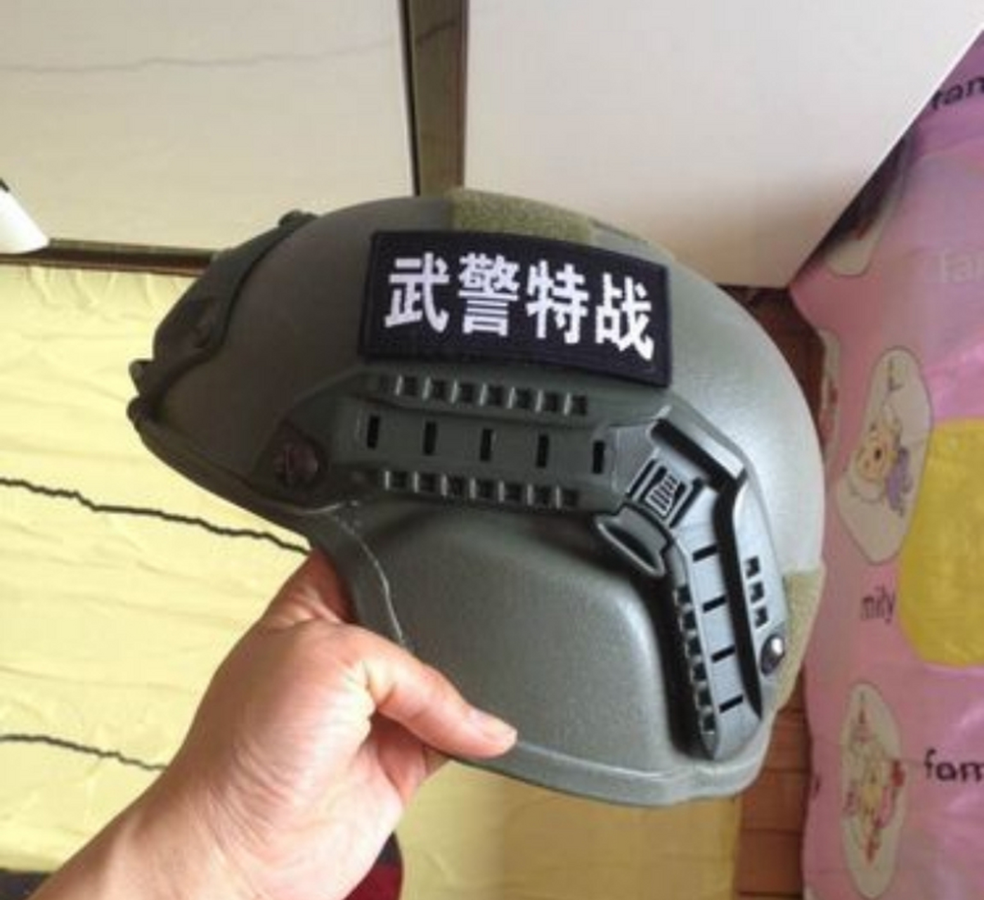 中国特警头盔图图片
