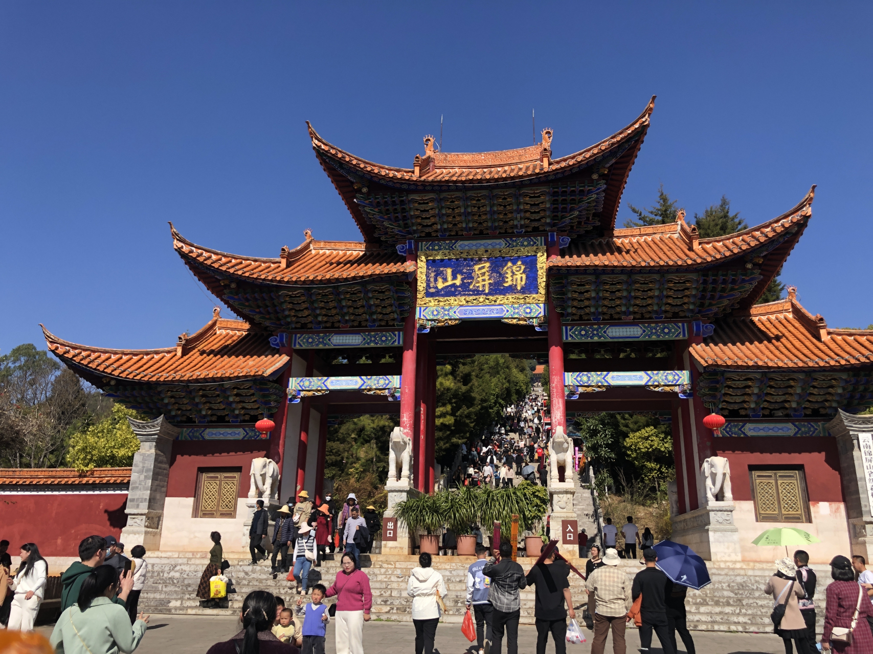 去云南旅游一定要去打卡弥勒寺.