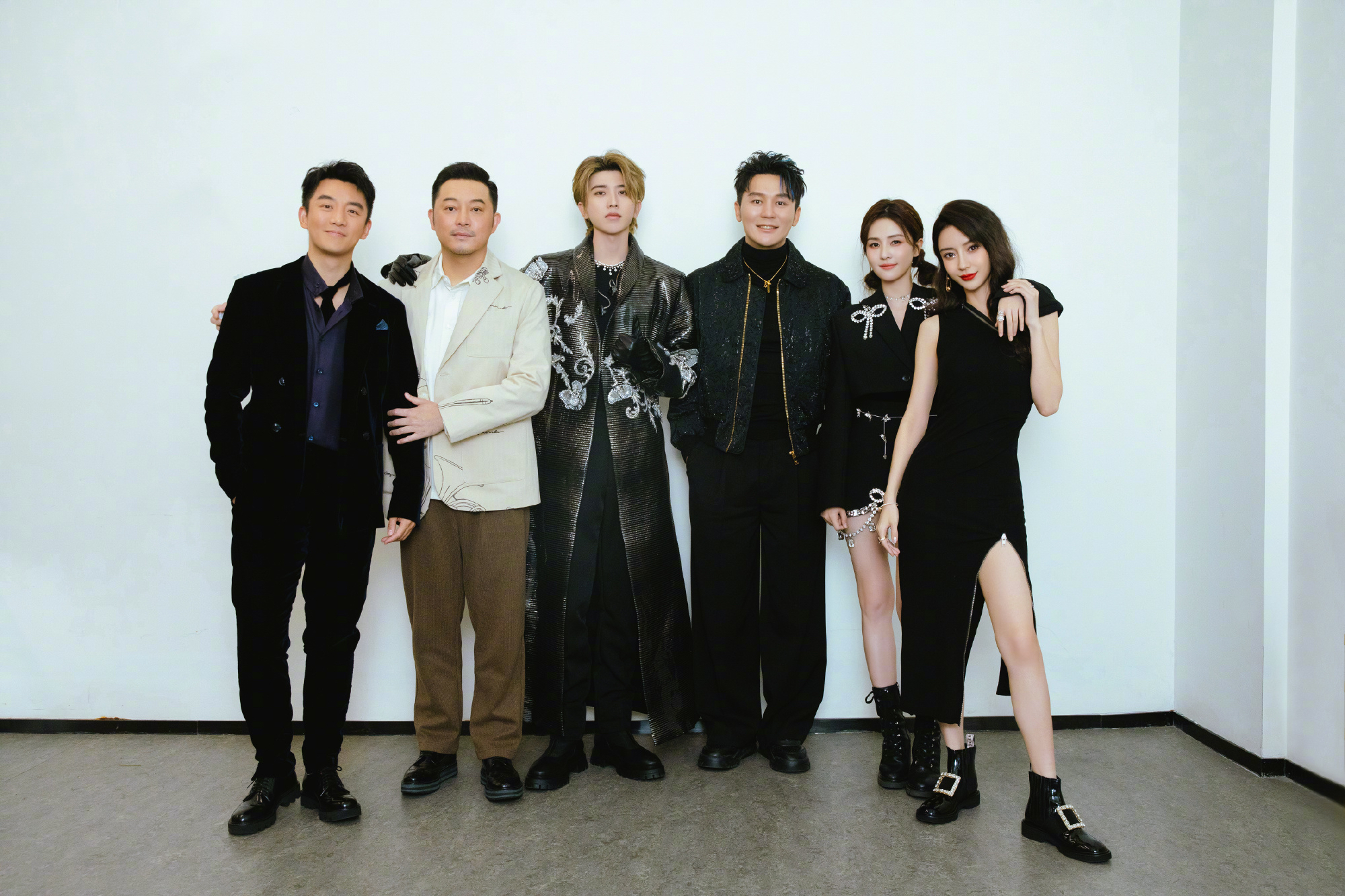 白鹿分享奔跑吧跨年合照