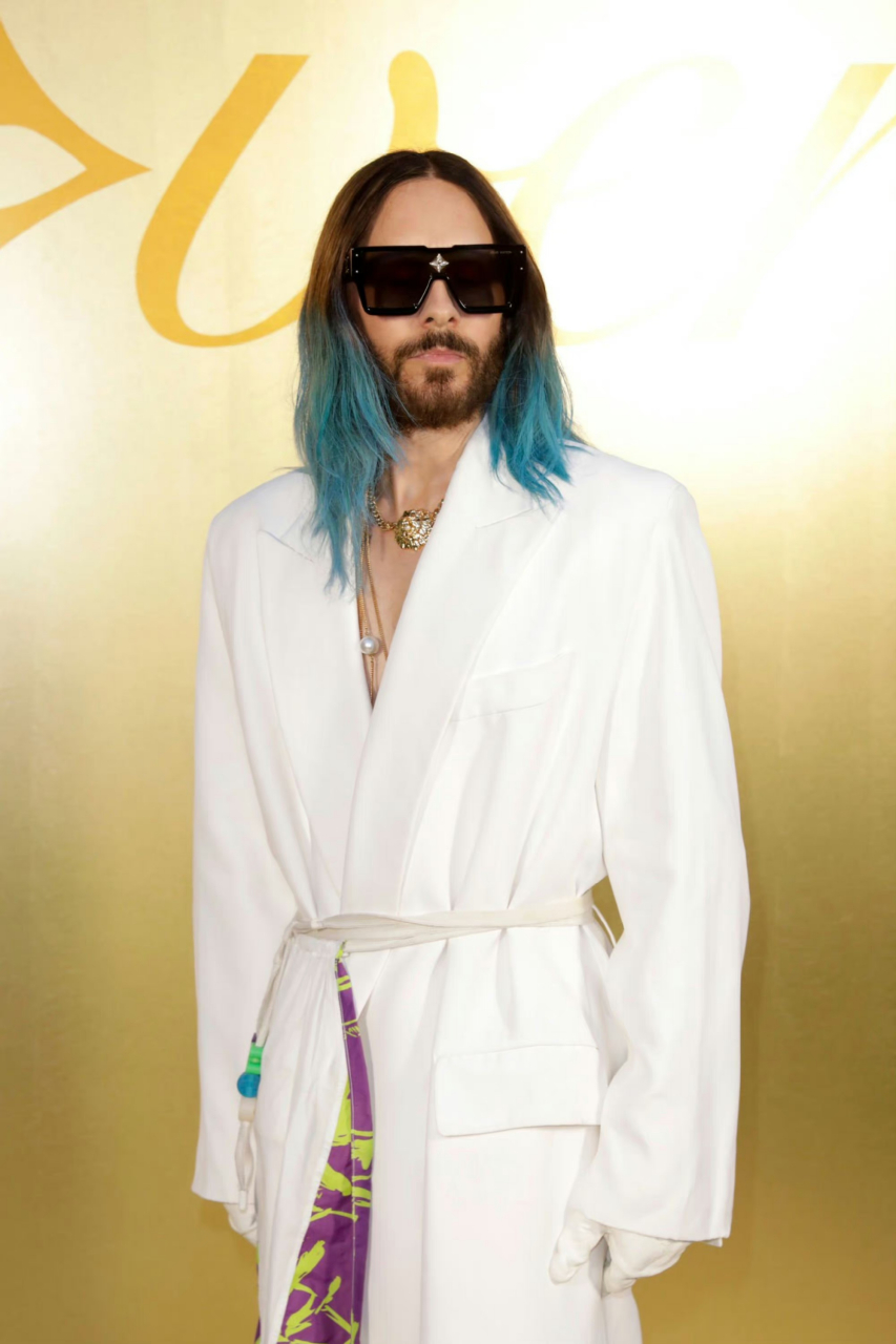 莱托少爷jared leto在米兰时装周看秀造型