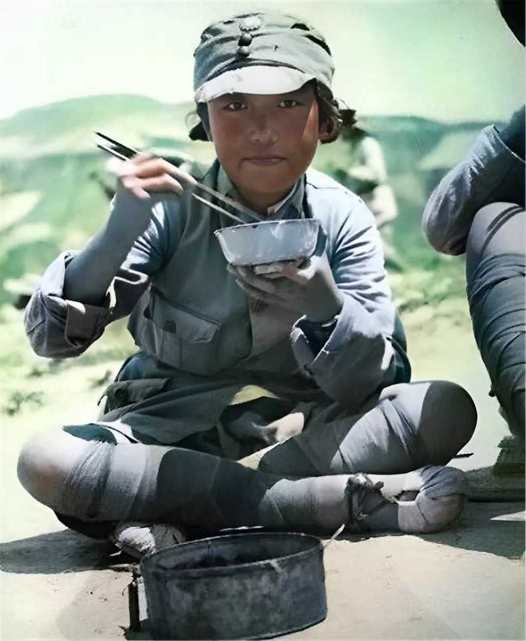 真实的八路军战士吃饭照片!
