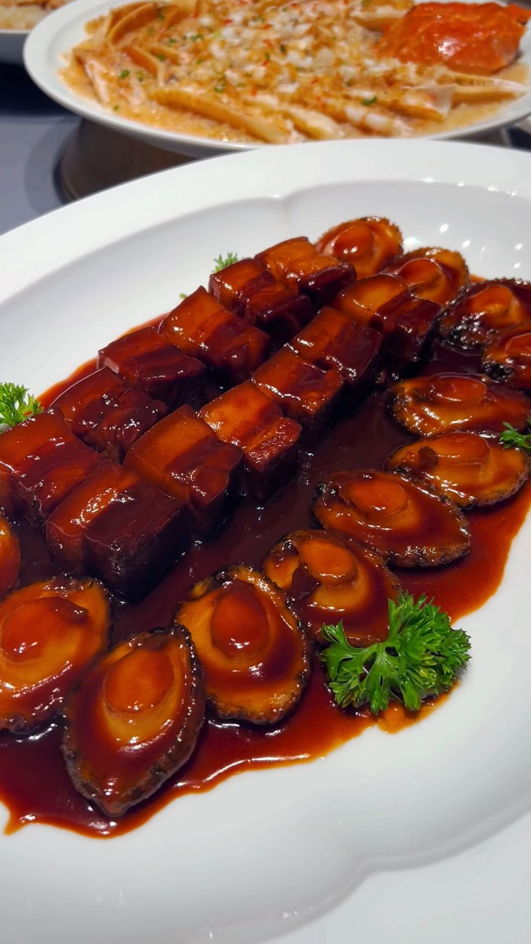 煜丰卞京烤鸭好吃鲍鱼红烧肉也太香了环境优美菜品精致商务宴请朋友