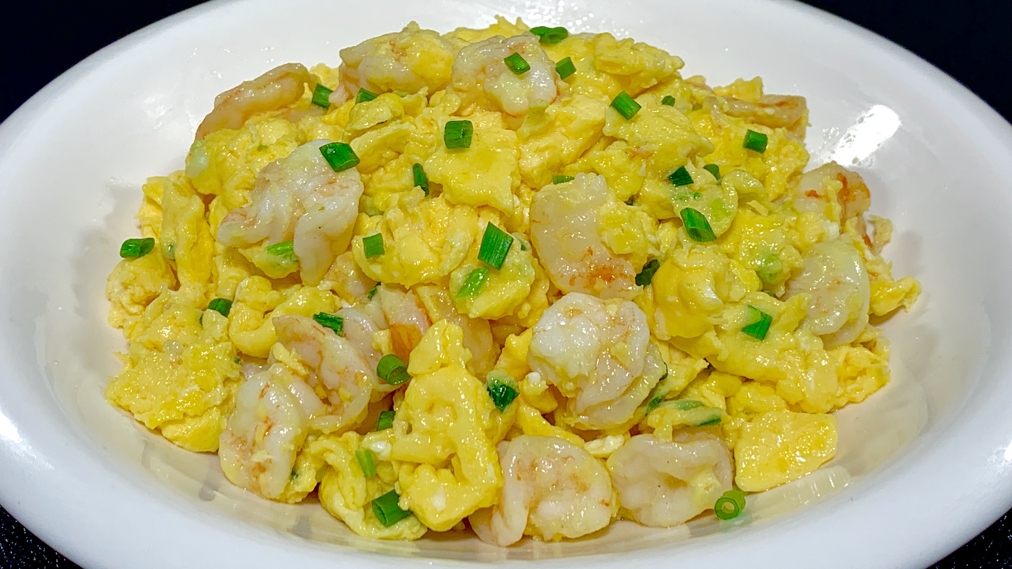 虾仁滑蛋好吃有诀窍,酒店大厨分享做法,虾肉Q弹,鸡蛋鲜香滑嫩