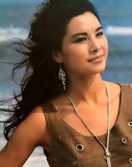 演员张晓敏:嫁富商丈夫,创办加拿大电视电影学院,成为院长