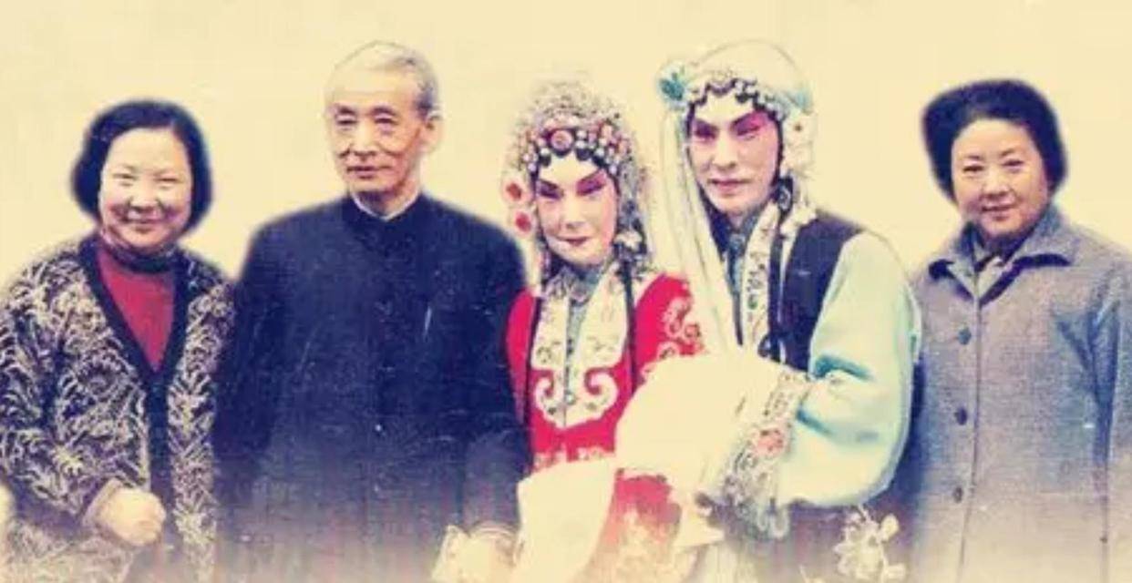 名家李世济直言自己想让台下观众越来越年轻,可是却成了离经叛道