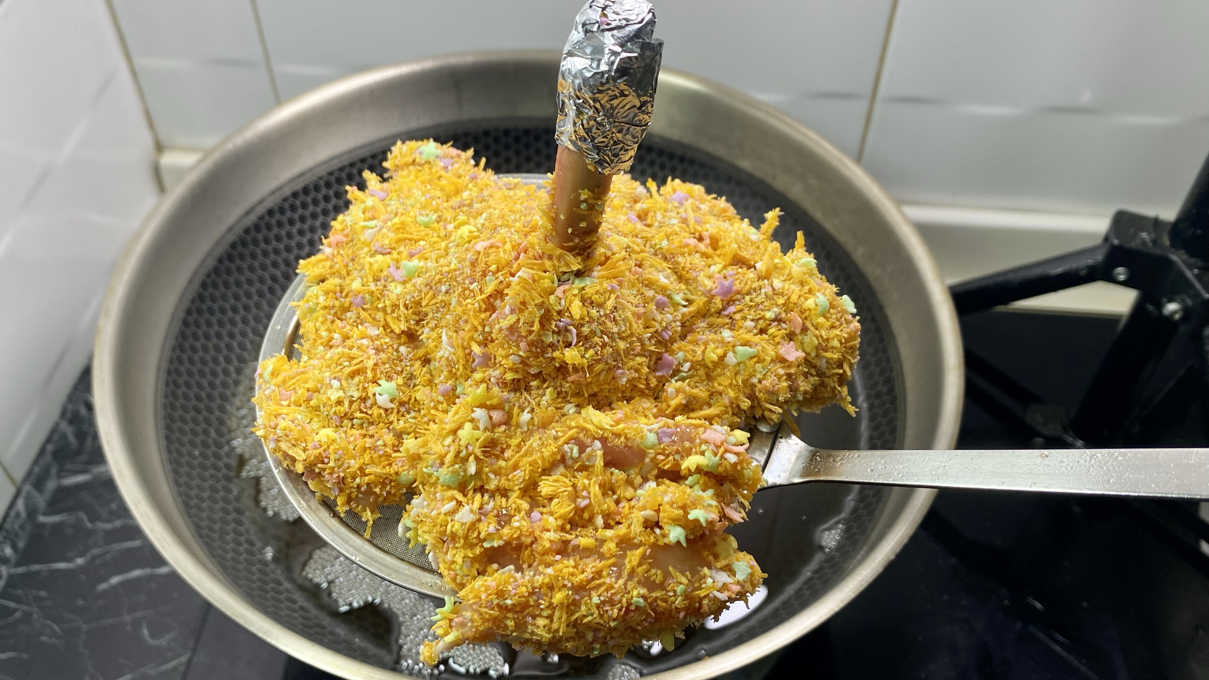为啥小吃店的脆皮炸鸡腿那么好吃?原来是这样做的皮酥肉嫩太香了