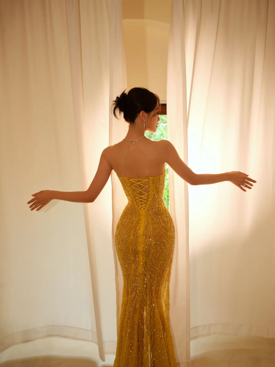 演员蓝盈莹微博发文晒美照! 蓝盈莹发文称自己像麦子!